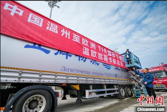 Transport großer Güter zwischen China und Deutschland